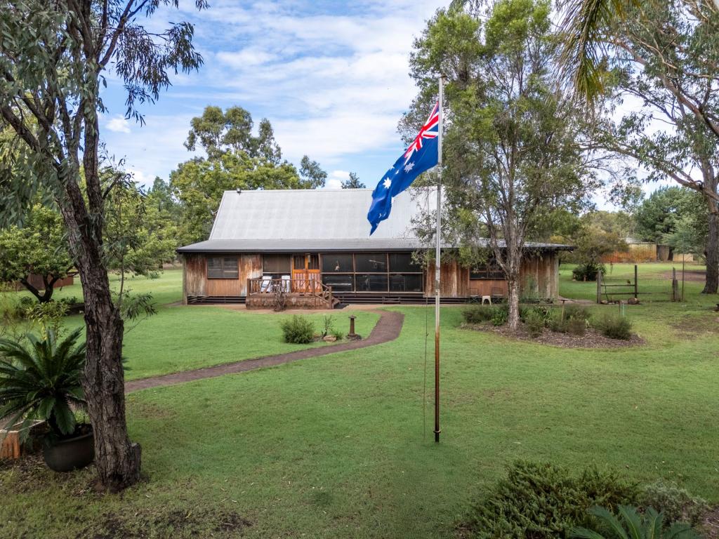 127 Butlers Rd, Miles, QLD 4415