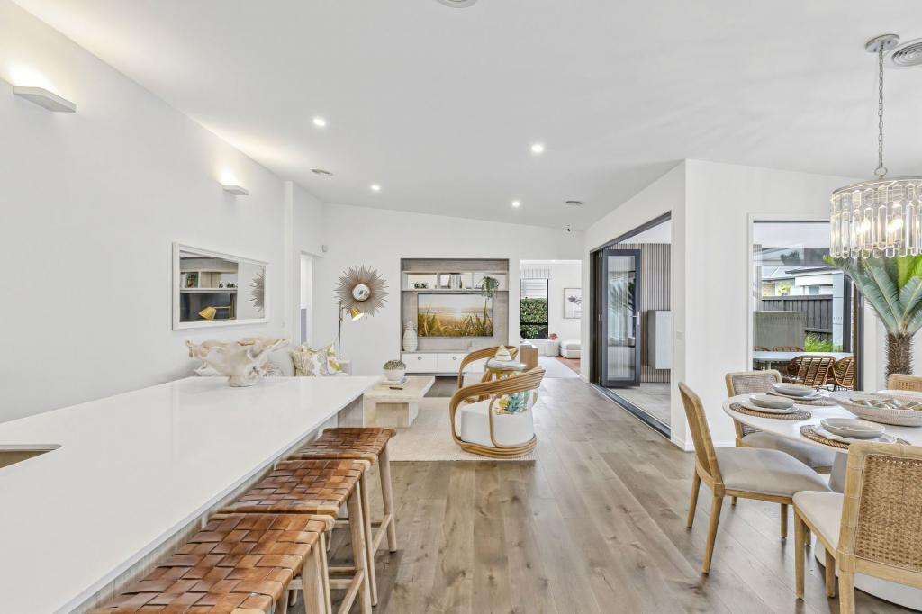 4 BOTANY CCT, MOUNT DUNEED, VIC 3217