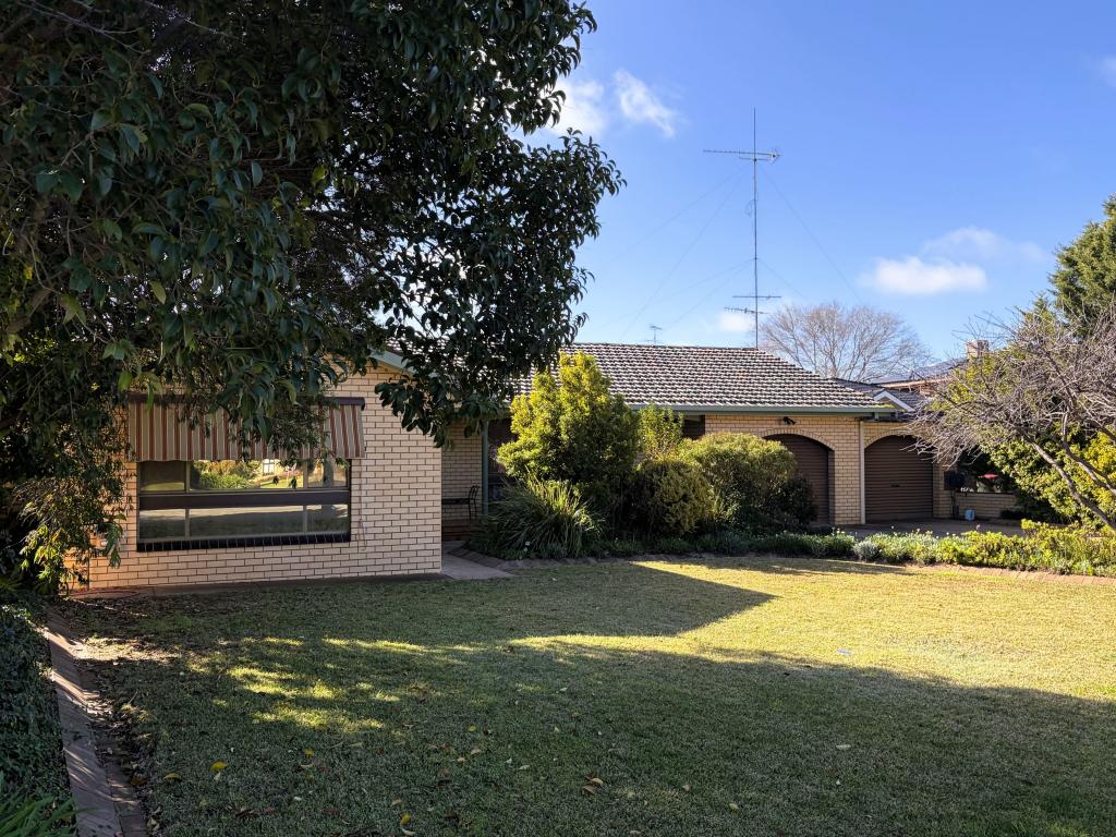 17 Hoad St, Griffith, NSW 2680