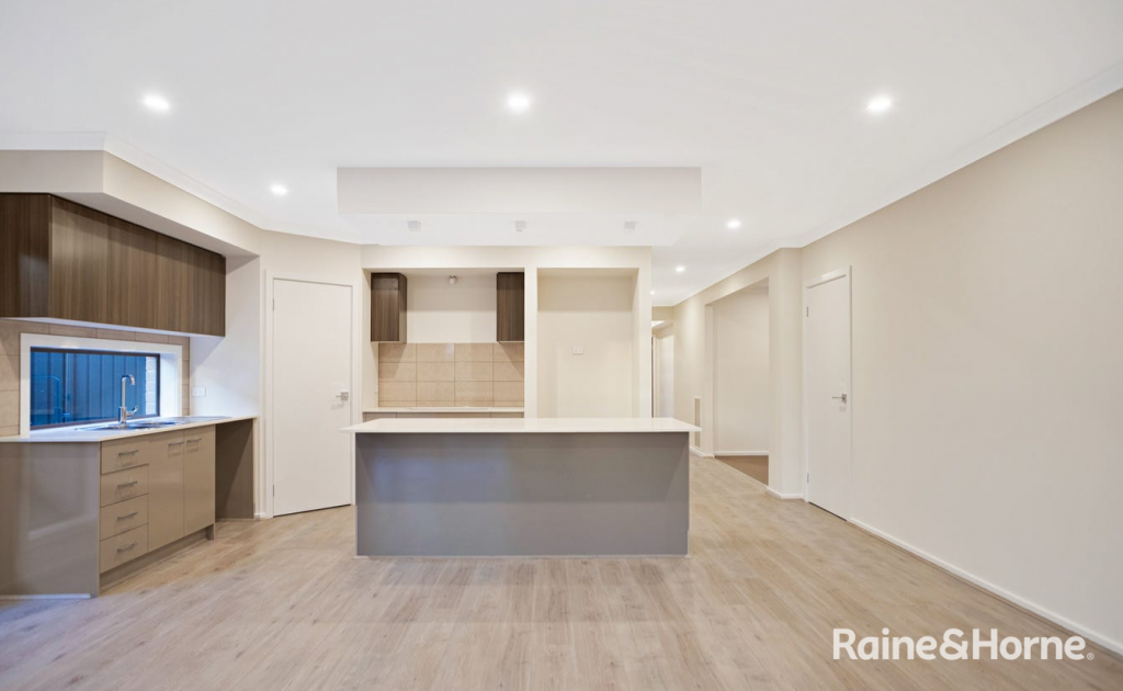 3 Milton Pl, Strathtulloh, VIC 3338