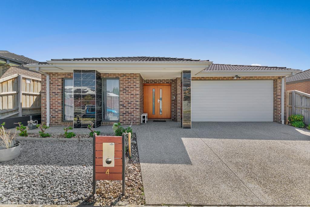 4 STRATHDALE ST, MERNDA, VIC 3754