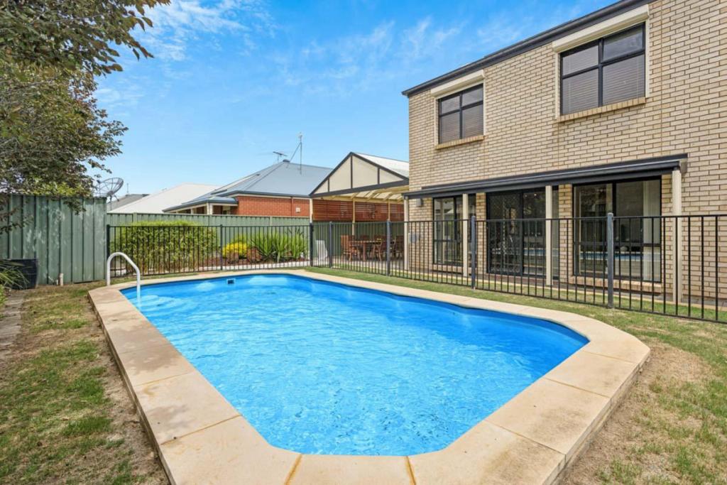 80 Shoalhaven Cct, Mawson Lakes, SA 5095