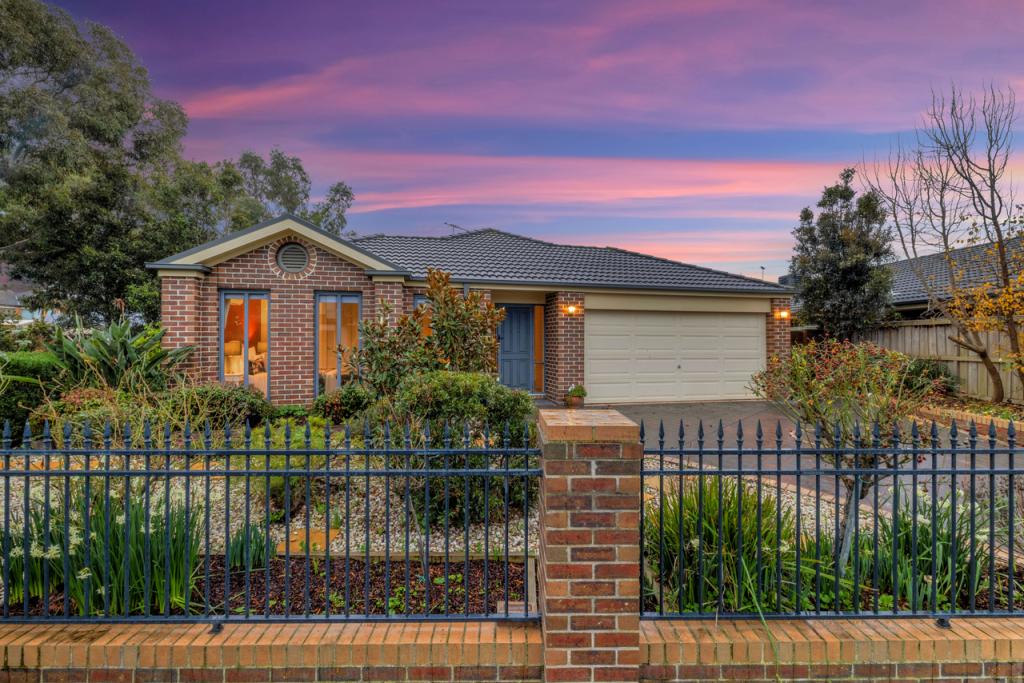 2 Riverglen Rd, Berwick, VIC 3806