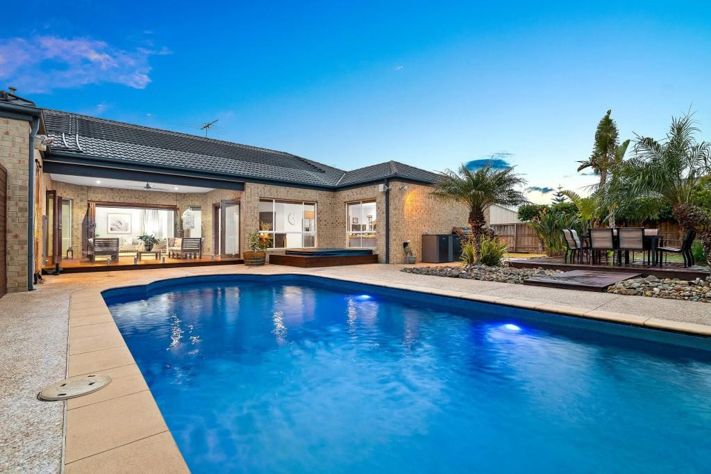 2 Glover Cl, Pakenham, VIC 3810