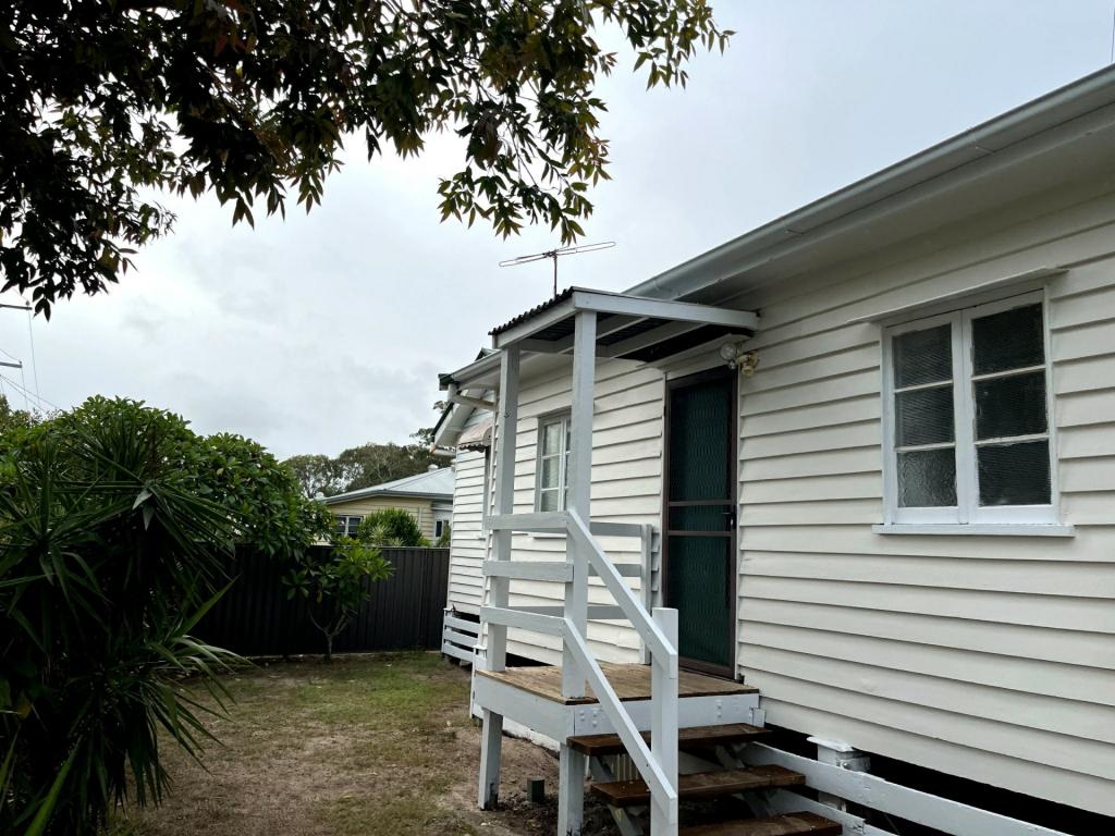 1 Elizabeth St, Beachmere, QLD 4510