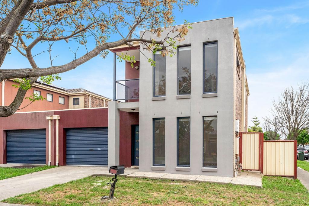 86 HAYFIELD RD, ROXBURGH PARK, VIC 3064