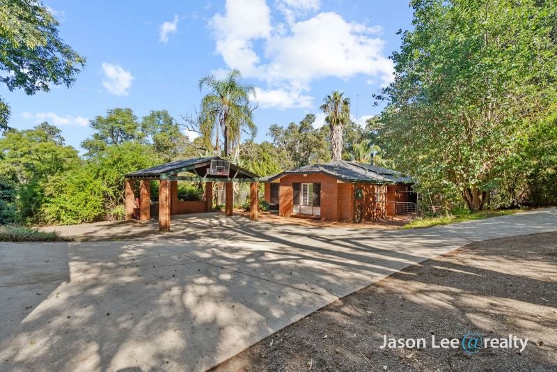 8 Kurrajong St, Roleystone, WA 6111