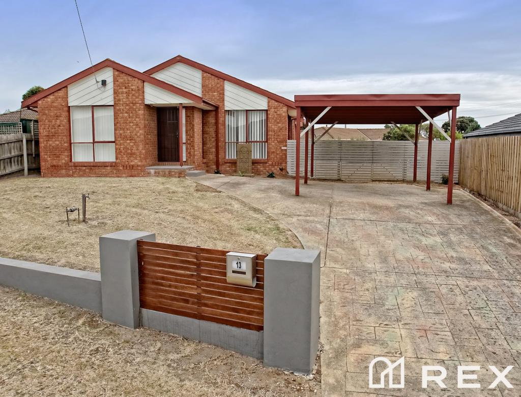 13 PATRICIA CT, HAMPTON PARK, VIC 3976