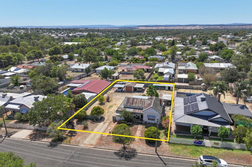 11 Howard St, Parkes, NSW 2870