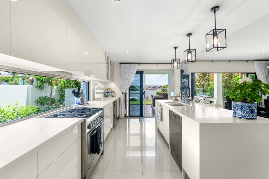 6 Argyle Cres, Bundall, QLD 4217