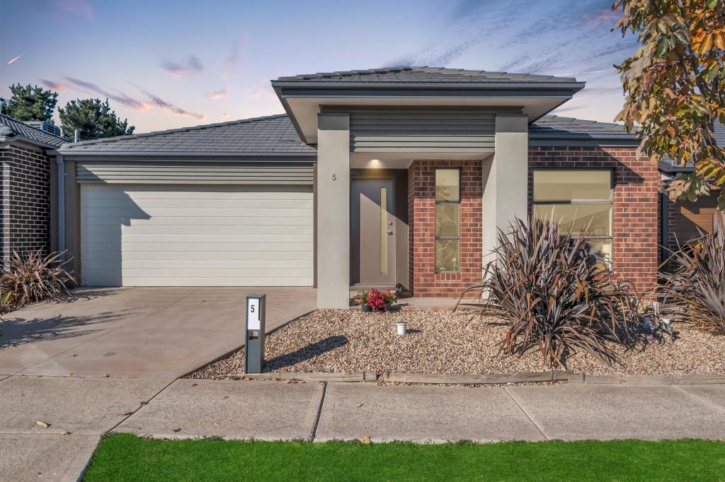 5 Gundagai Cct, Kalkallo, VIC 3064