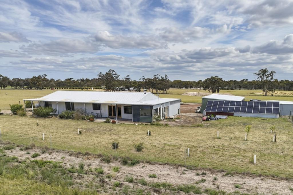 73 Mcguire Rd, Broomehill Village, WA 6318