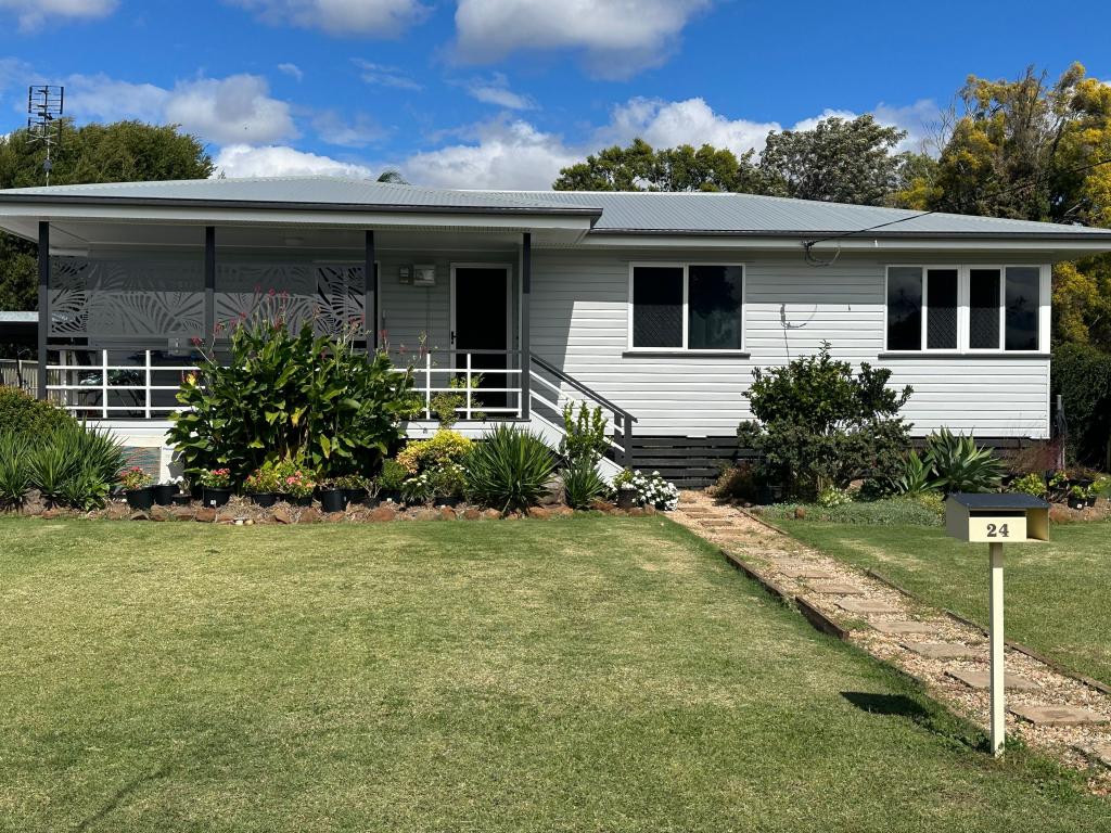 24 Aylmer St, Oakey, QLD 4401