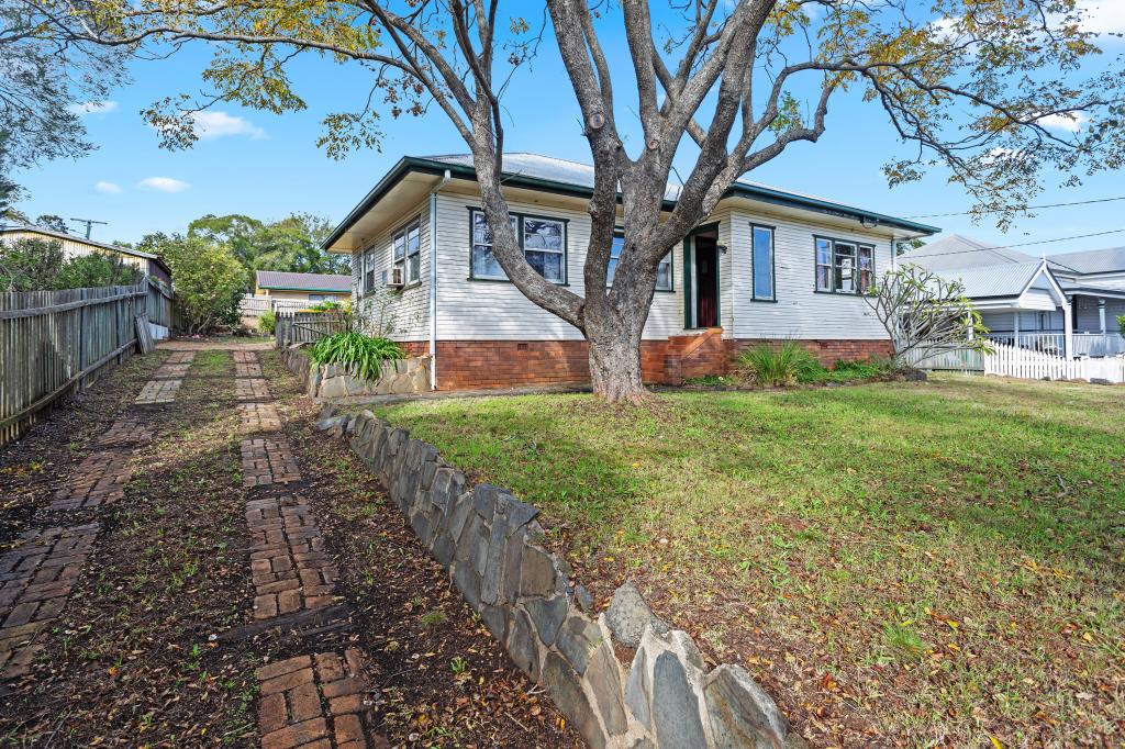 24 JOHN ST, EAST TOOWOOMBA, QLD 4350