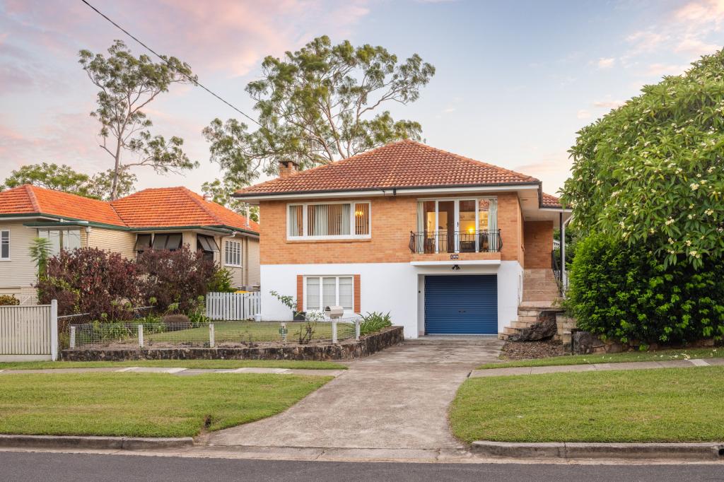 126 Englefield Rd, Oxley, QLD 4075