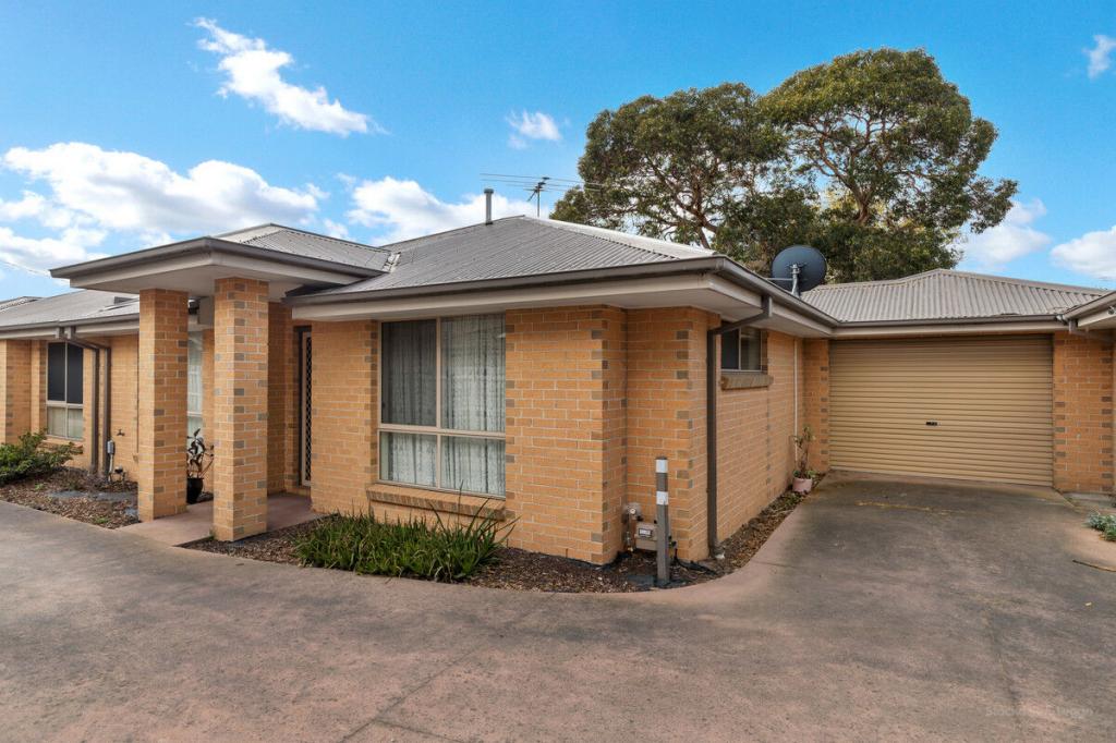 2/4 Thomas St, Pakenham, VIC 3810