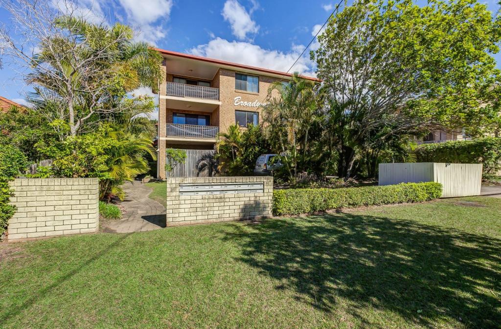 2/32 IMPERIAL PDE, LABRADOR, QLD 4215