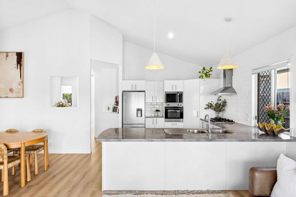 24 Bonaire Ct, Parrearra, QLD 4575