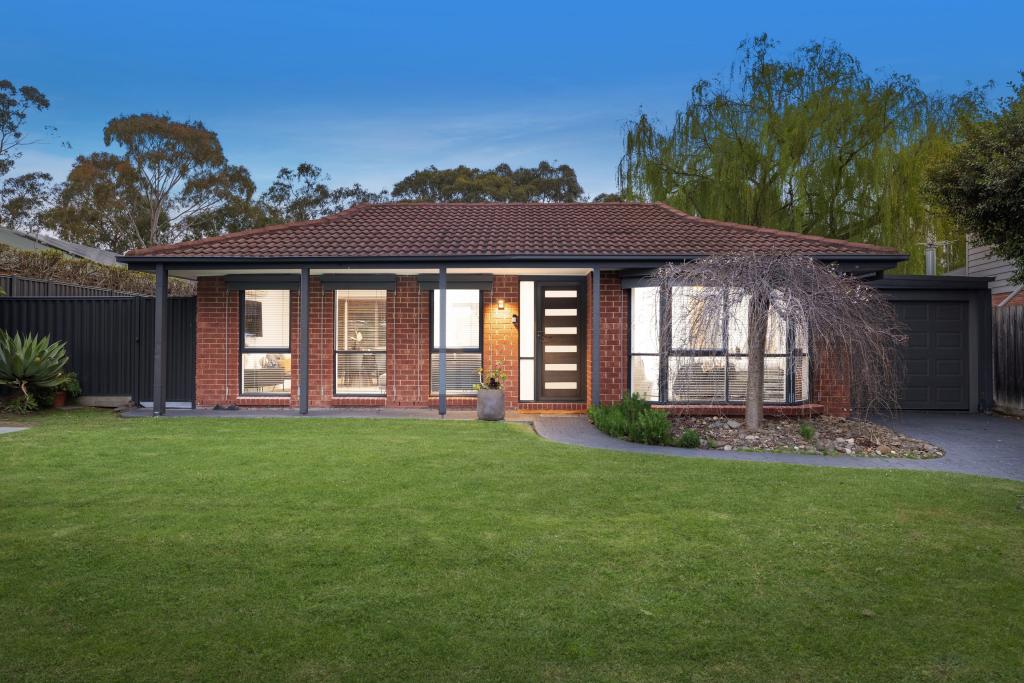 17 COLESBOURNE CT, KILSYTH SOUTH, VIC 3137