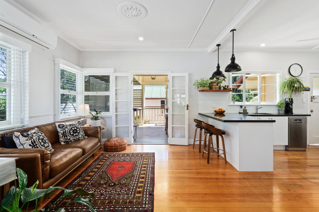 44 BROOKE AVE, SOUTHPORT, QLD 4215