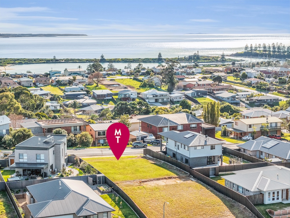 42 PARBERY AVE, BERMAGUI, NSW 2546