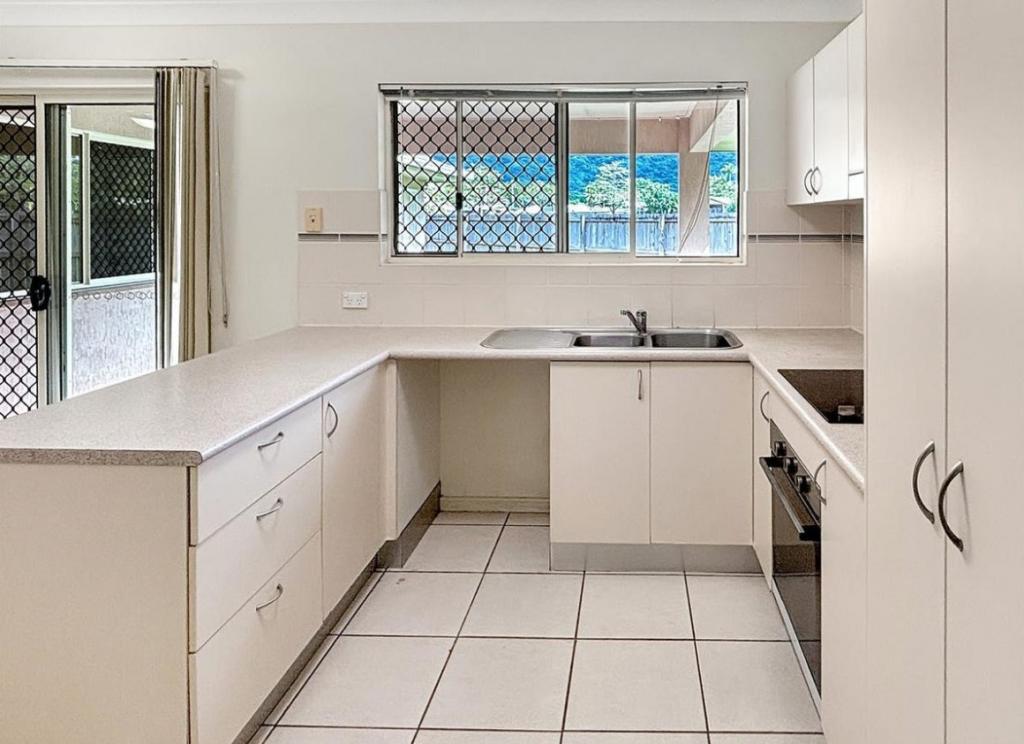 52 Cliffdale St, Bentley Park, QLD 4869