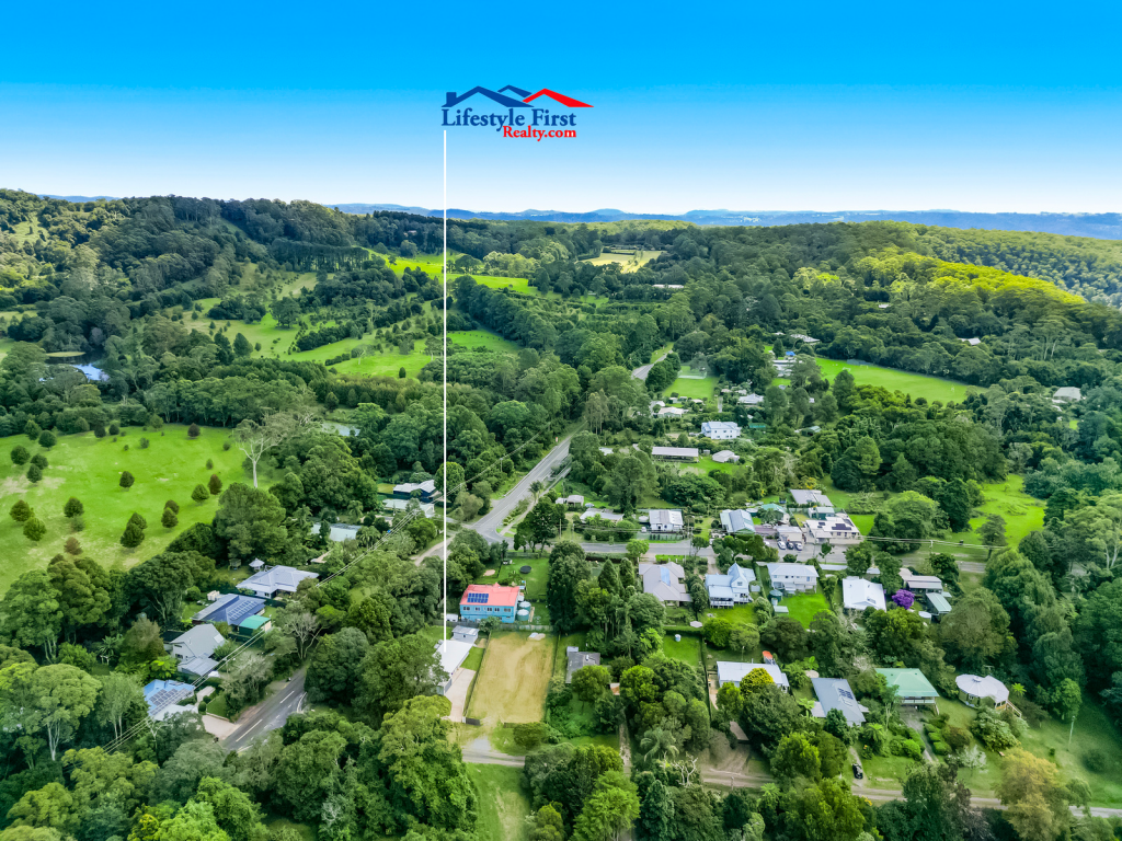 2 LLOYDS RD, SPRINGBROOK, QLD 4213