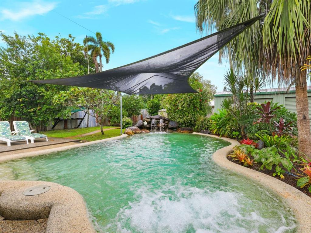 13 Lennon St, Westcourt, QLD 4870