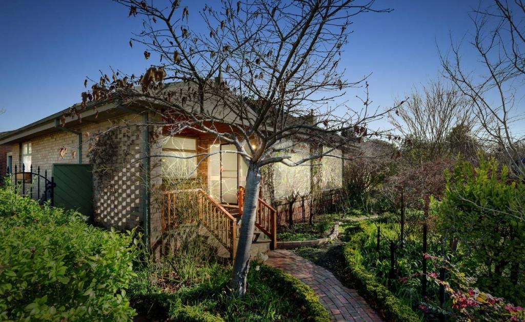 104 Husband Rd, Forest Hill, VIC 3131