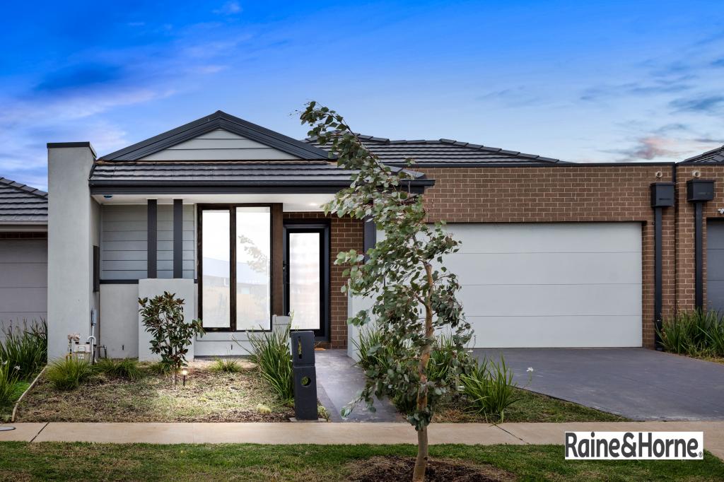 6 Chateau Prom, Deanside, VIC 3336