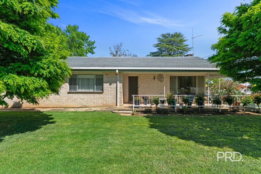 2 Nixon Cres, Tolland, NSW 2650