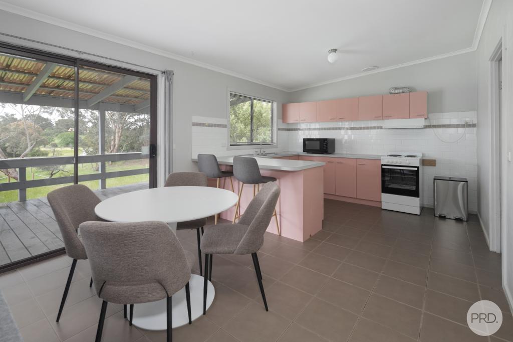 32 Young St, Linton, VIC 3360