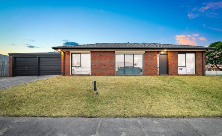 17 Hamilton Dr, Cranbourne North, VIC 3977