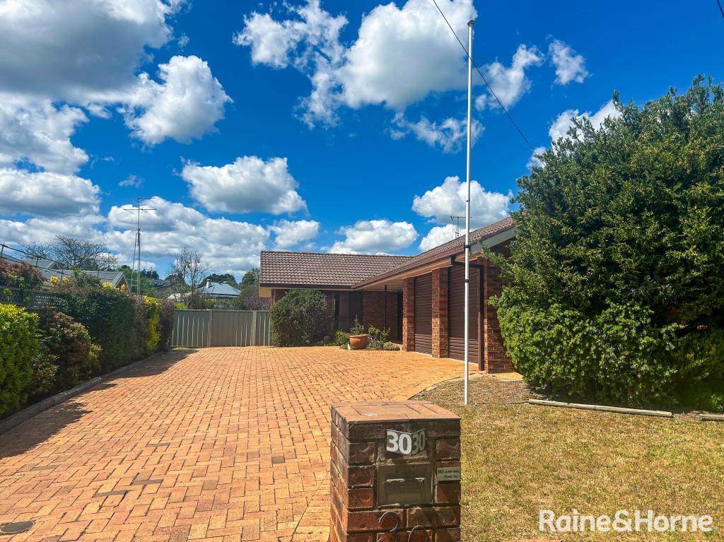 30 WARRADERRY ST, GRENFELL, NSW 2810