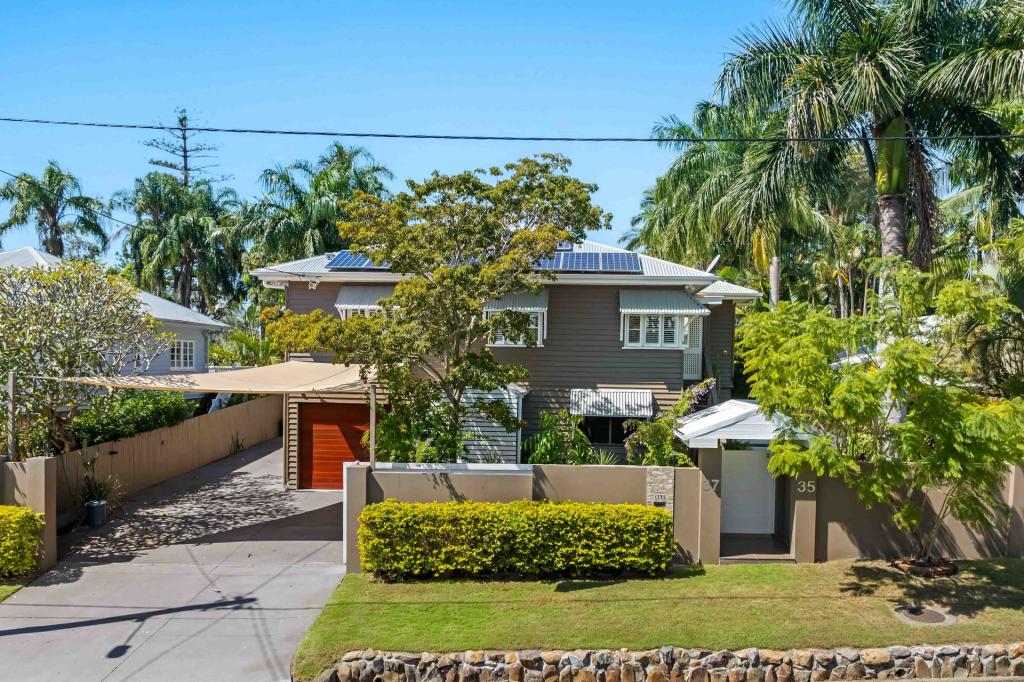35-37 SYDNEY ST, LABRADOR, QLD 4215