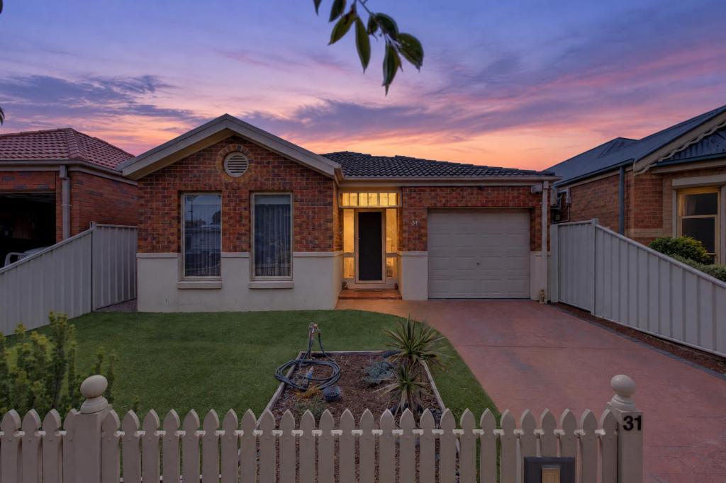 31 Emerald Ct, Caroline Springs, VIC 3023
