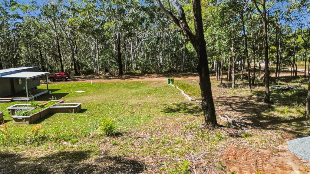 4 LUCY ST, RUSSELL ISLAND, QLD 4184