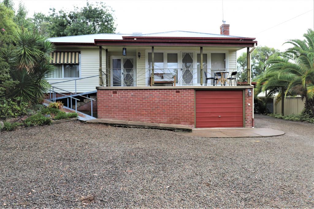 23 John St, Cootamundra, NSW 2590