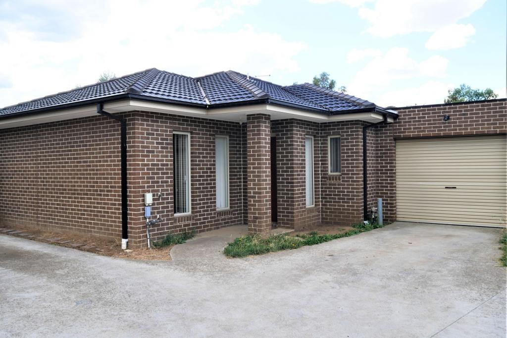 3/13 Bronton Cl, Kurunjang, VIC 3337