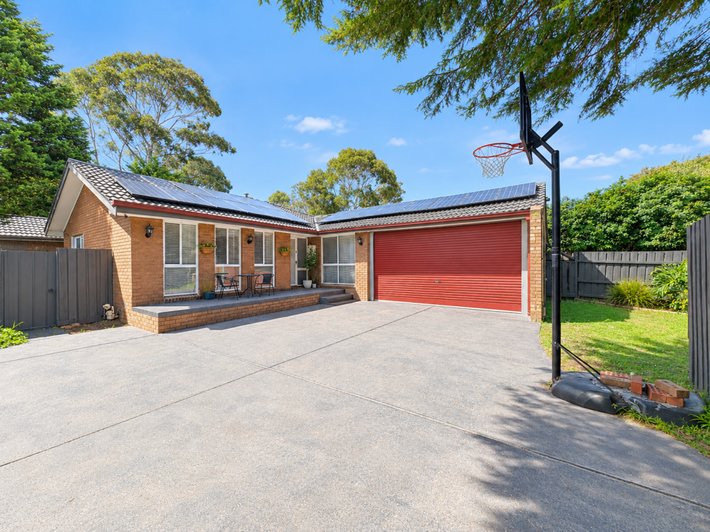 32 Coventry Cres, Mill Park, VIC 3082
