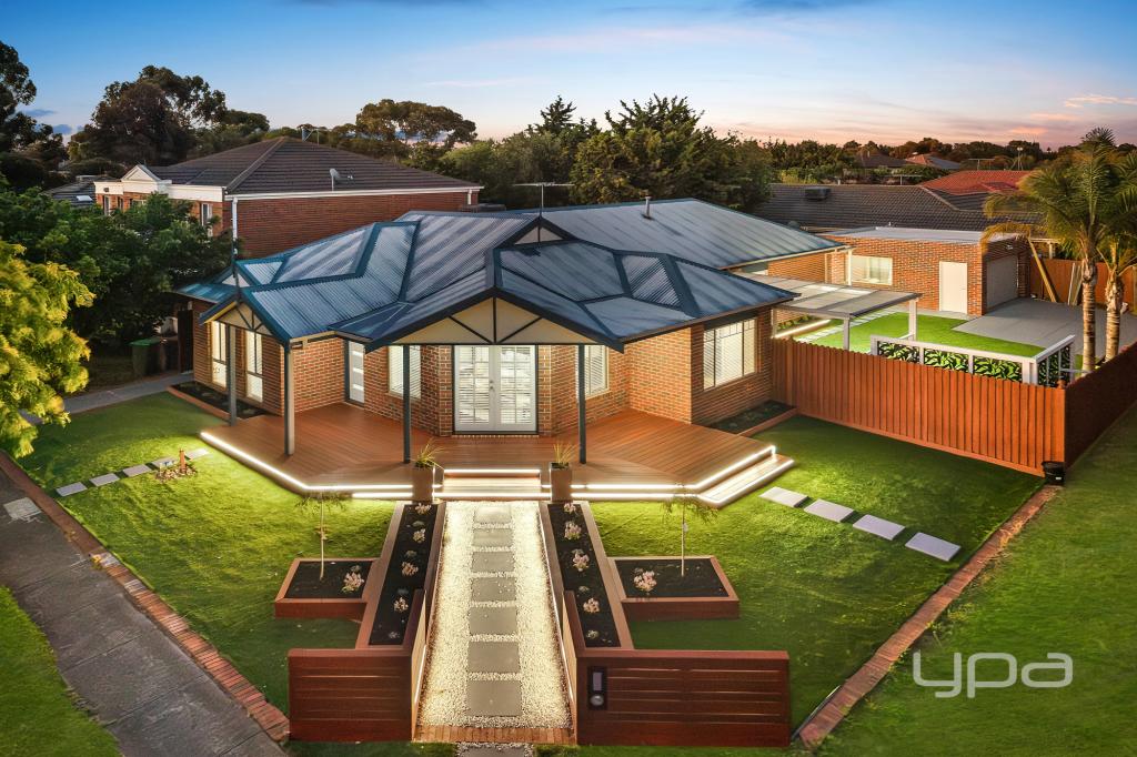 17 LANCASTER DR, POINT COOK, VIC 3030