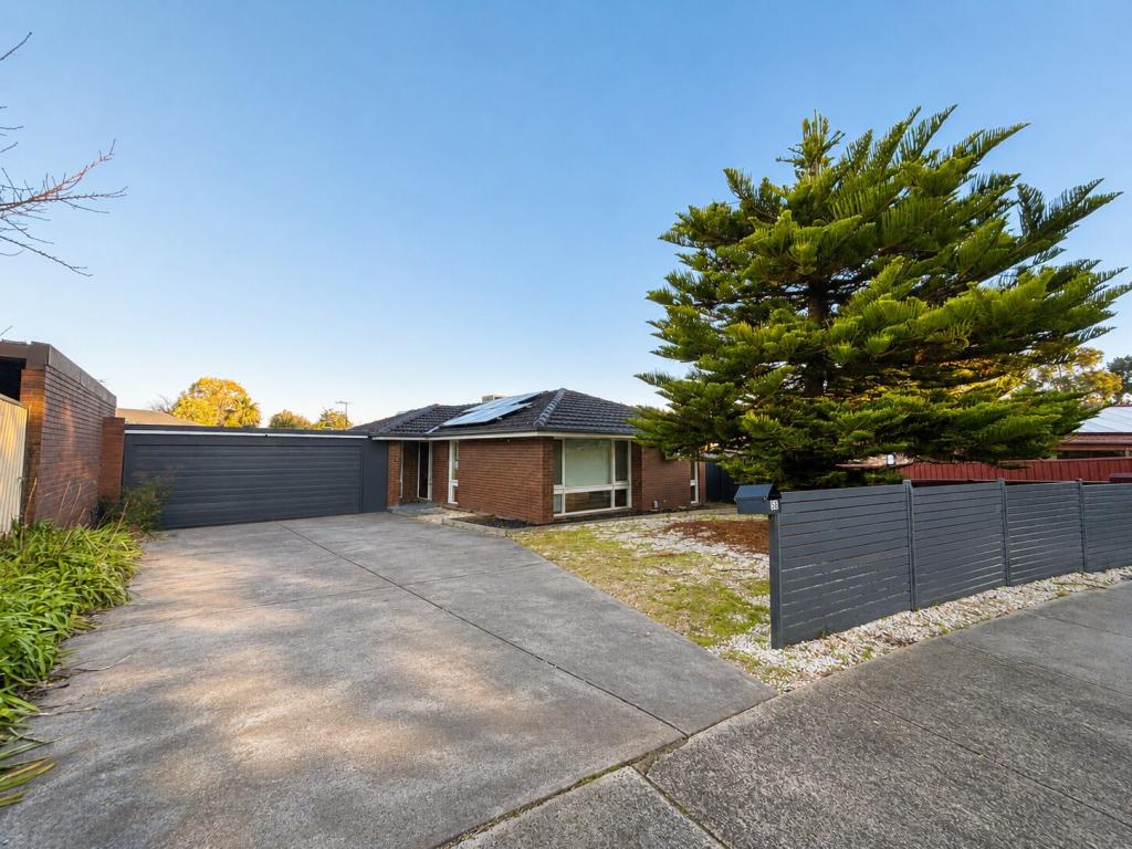 56 William Perry Cl, Endeavour Hills, VIC 3802