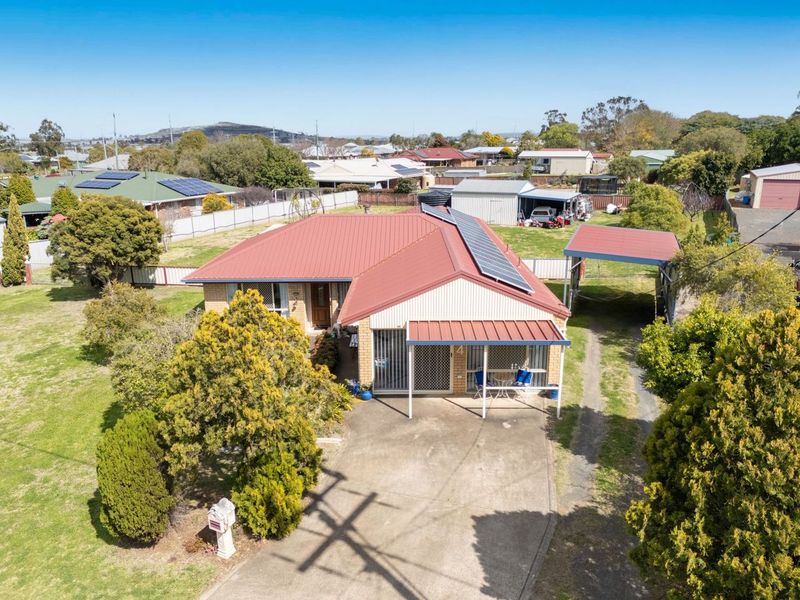 4 CROCKERS RD, WESTBROOK, QLD 4350