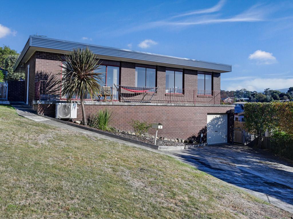 8 Reef Pde, Blackmans Bay, TAS 7052