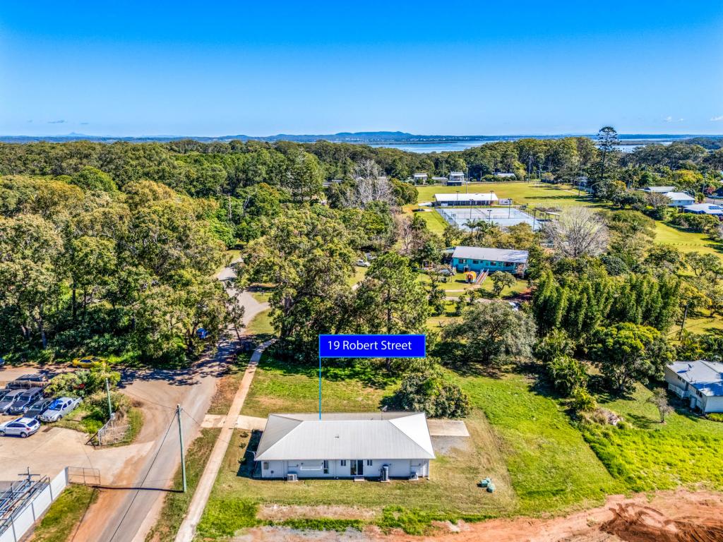 19 Robert St, Russell Island, QLD 4184