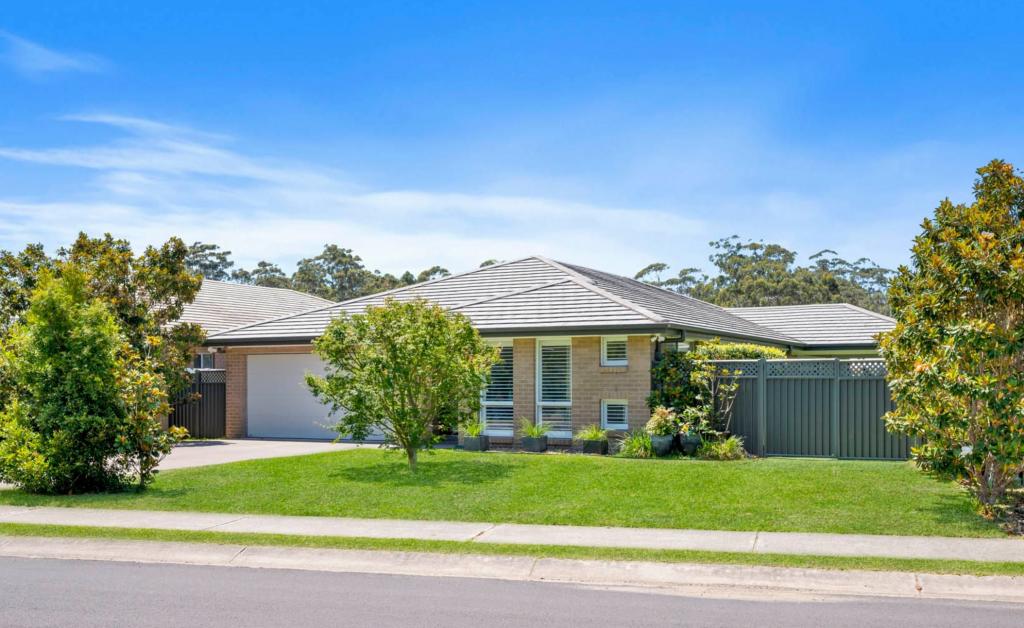 8 Caitlin Cres, Broulee, NSW 2537