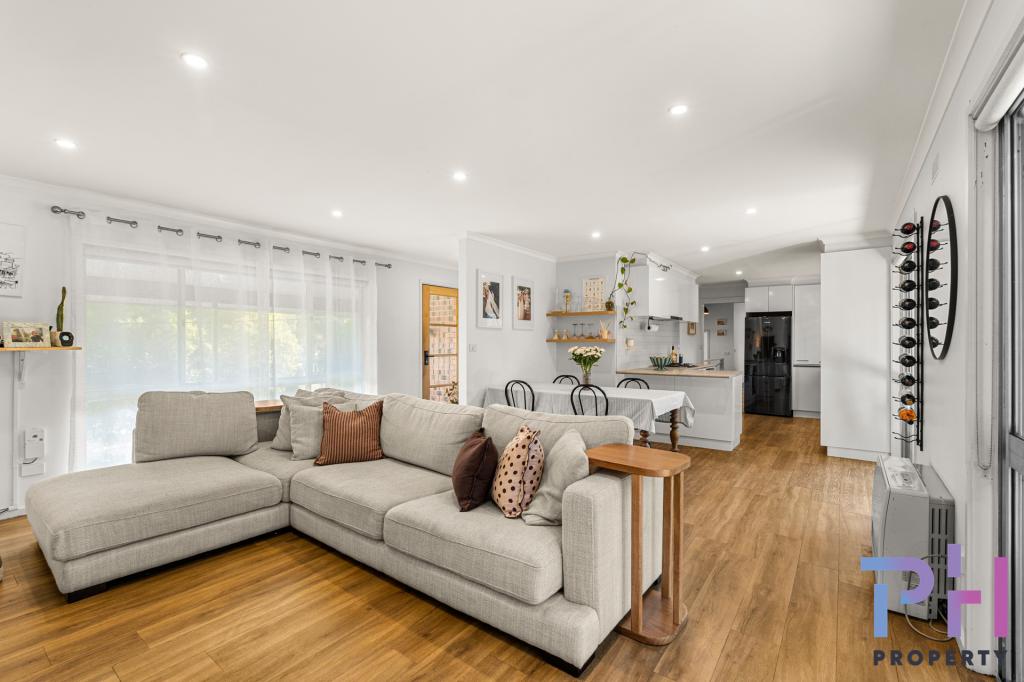 8 Specimen Hill Rd, Golden Square, VIC 3555