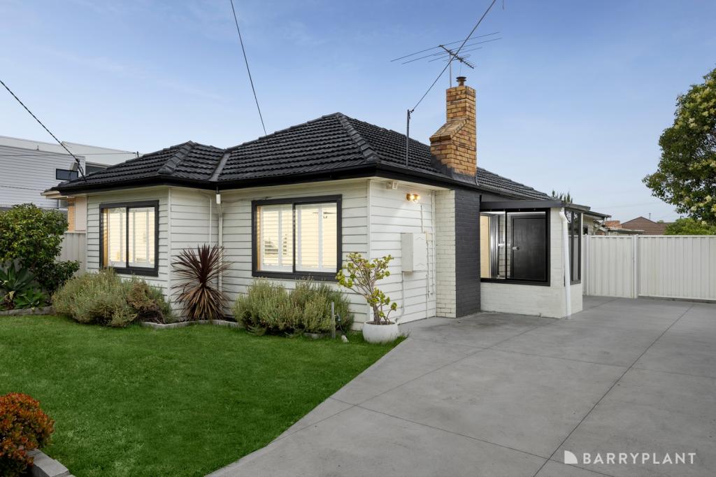 6 COMPTON PDE, SUNSHINE NORTH, VIC 3020