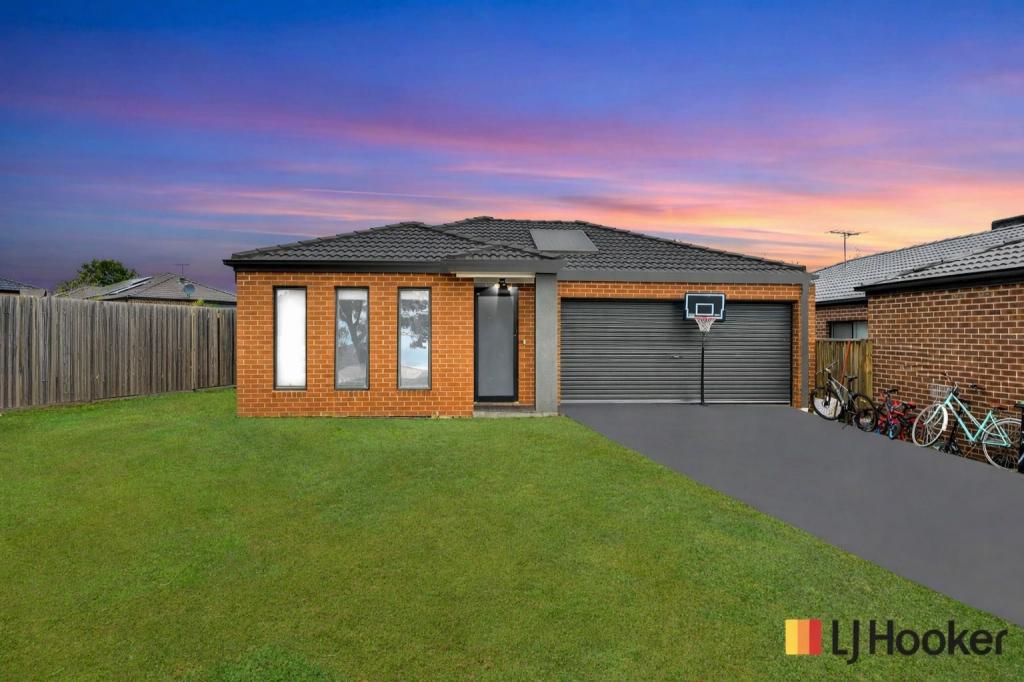 24 Hinkler Cres, Brookfield, VIC 3338