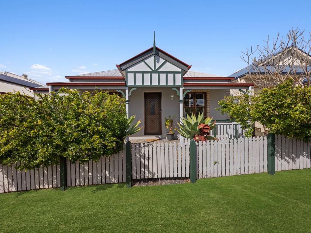 10 Hookes Tce, Springfield Lakes, QLD 4300